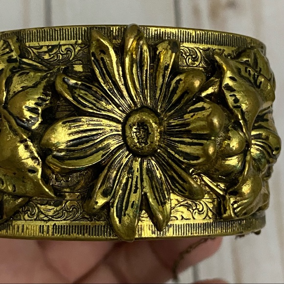 Vintage Goldtone Floral Cuff Bracelet - Picture 5 of 15